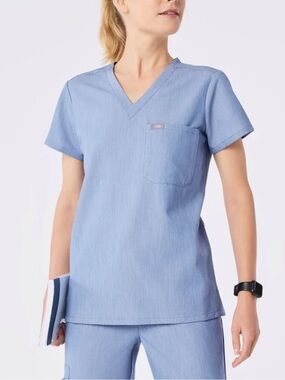 FIGS Catarina Scrub Top